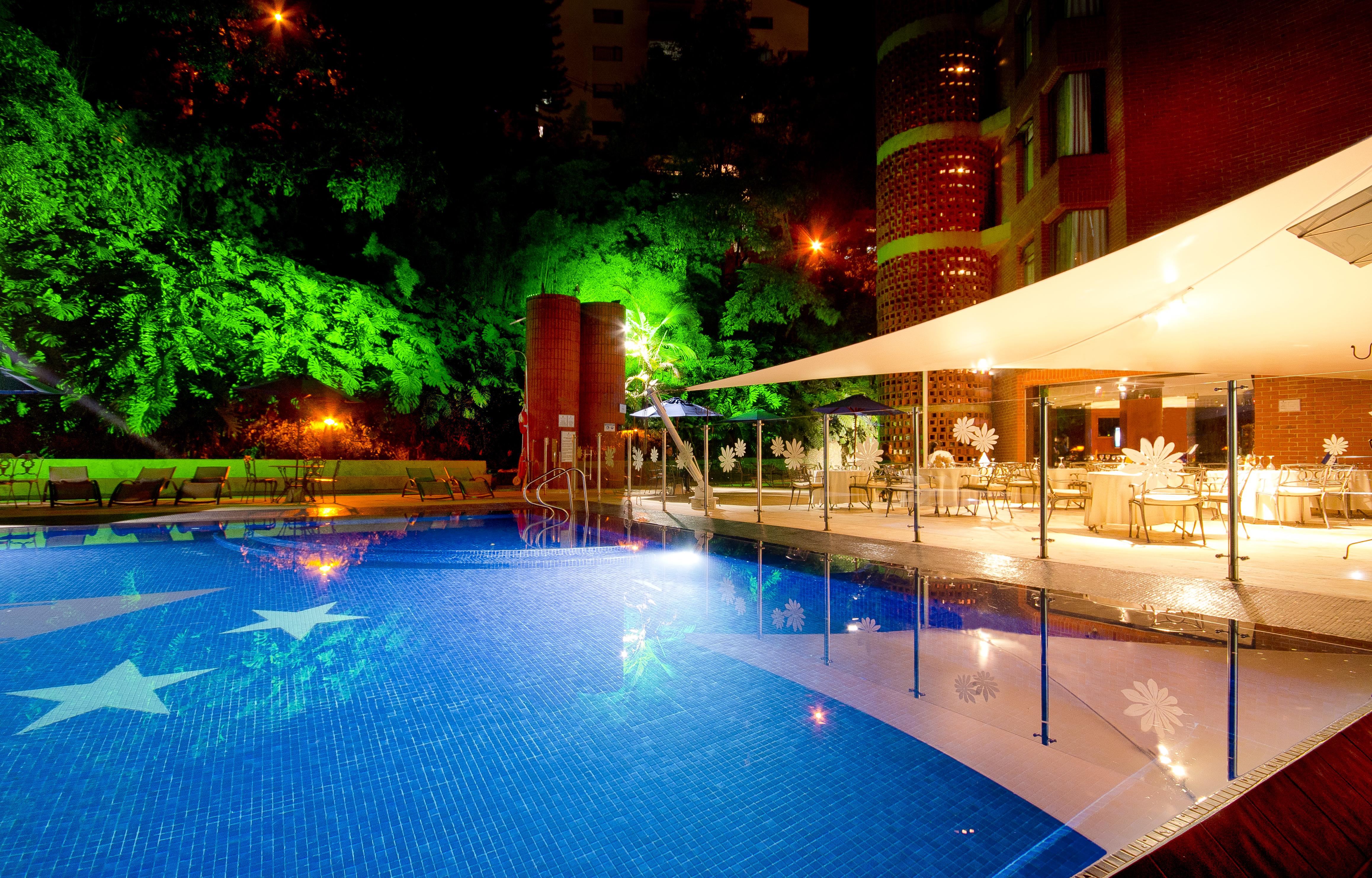 Hotel Dann Carlton Belfort Medellín Esterno foto Swimming pool