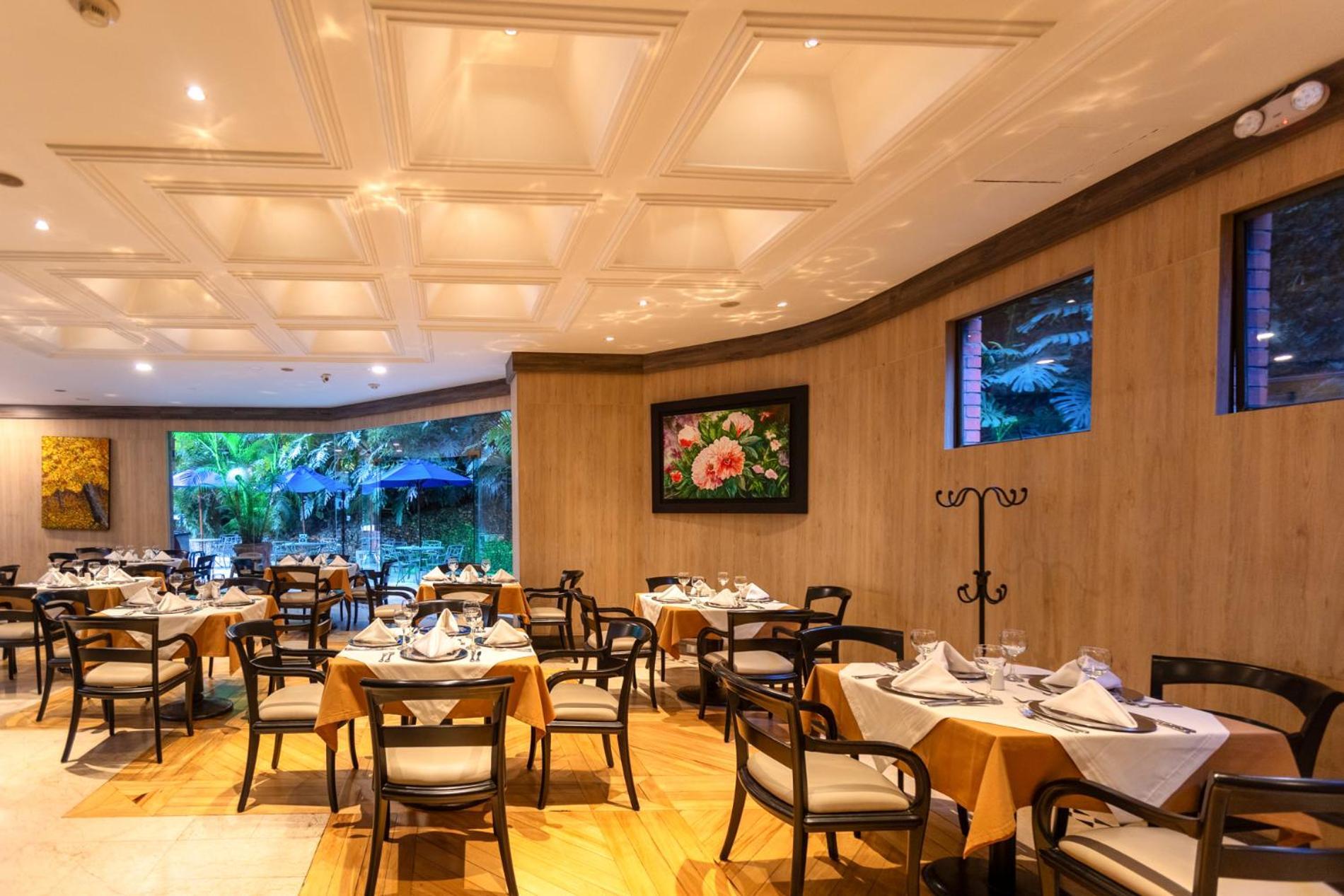 Hotel Dann Carlton Belfort Medellín Esterno foto Restaurant