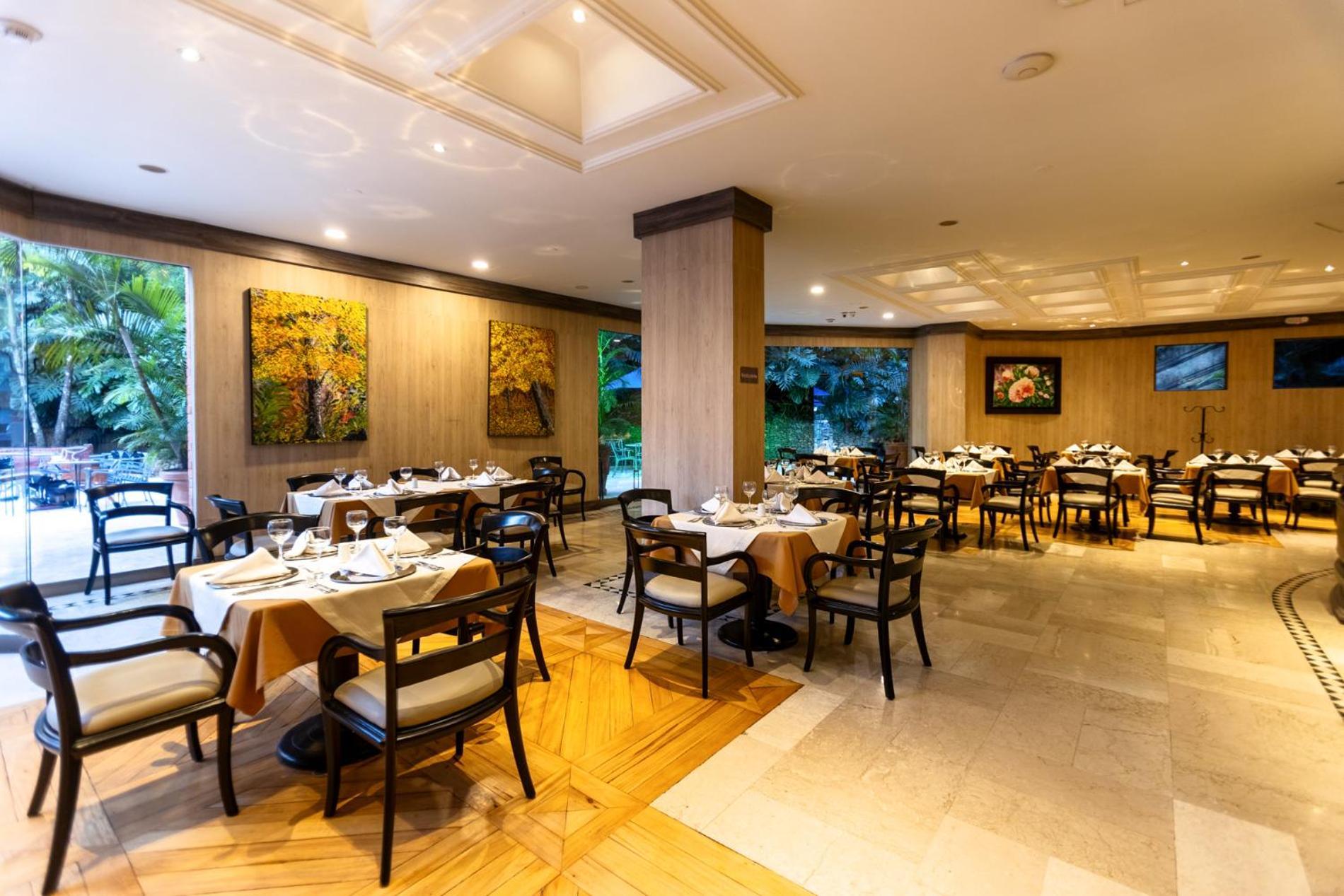 Hotel Dann Carlton Belfort Medellín Esterno foto The restaurant