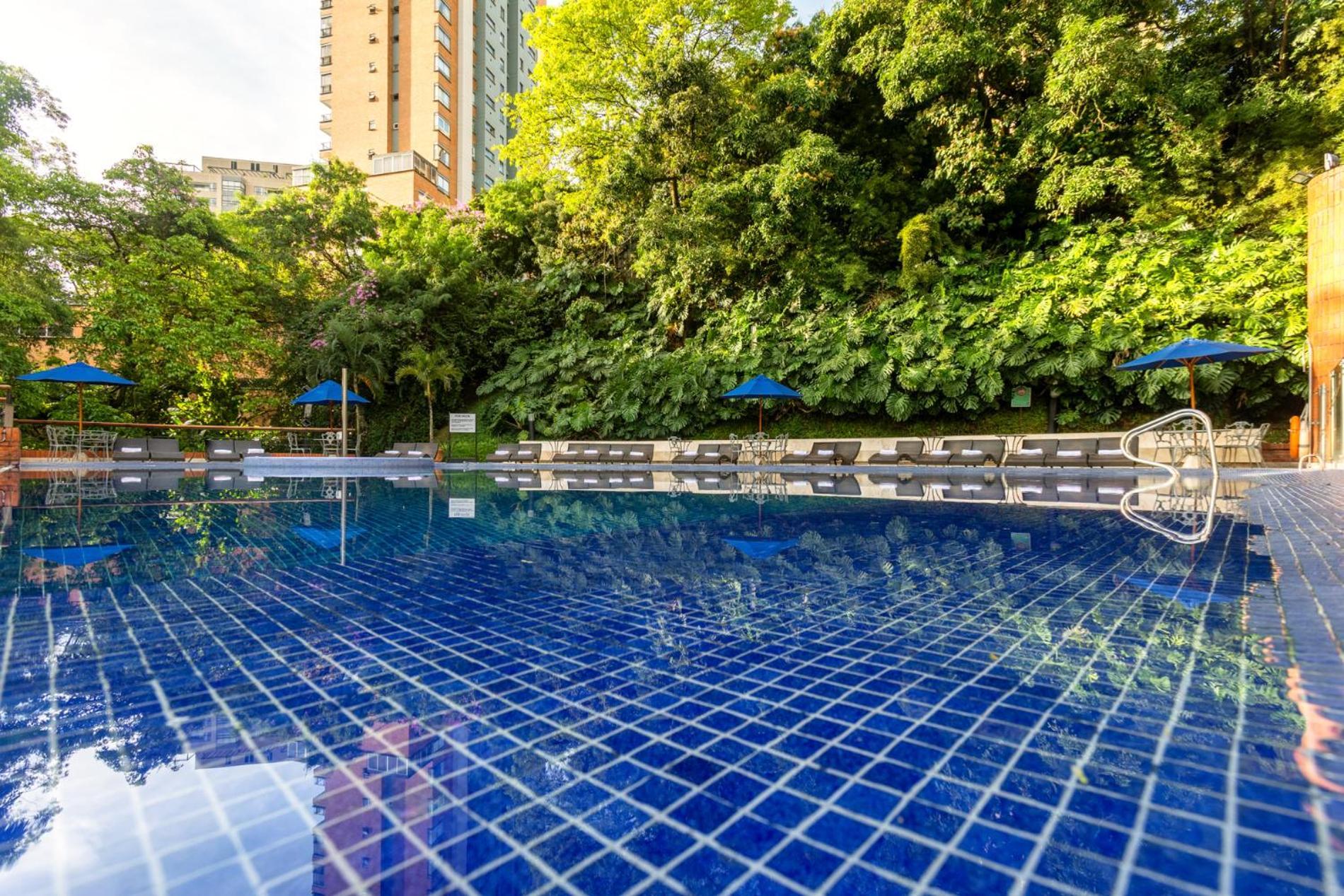 Hotel Dann Carlton Belfort Medellín Esterno foto Swimming pool